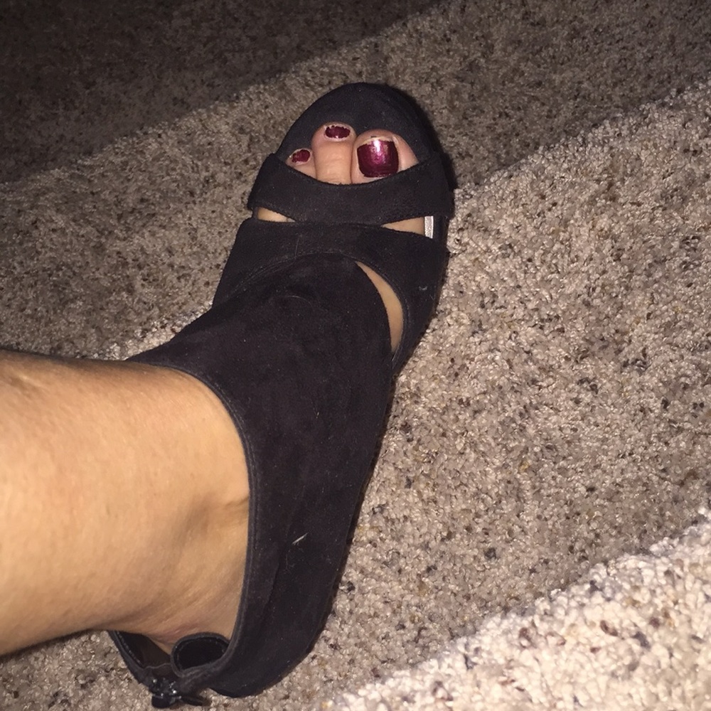 Black adorable booty shoes